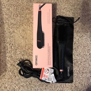 Amika Polished Perfection Straightening Brush